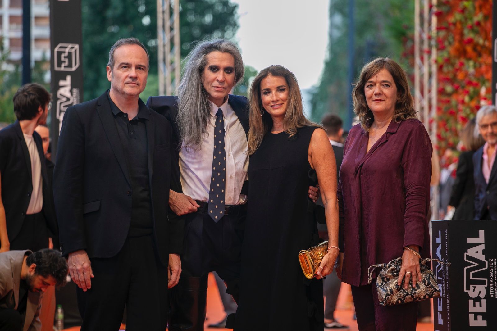 Alfombra naranja fesTVal alaska revelada